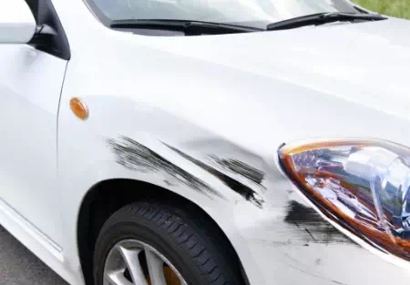 uszkodzony bok pojazdu